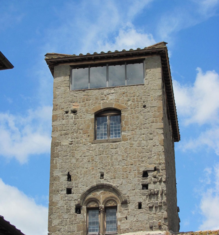 Torre degli Alessandri: ristrutturata per finire come ripostiglio di scartoffie