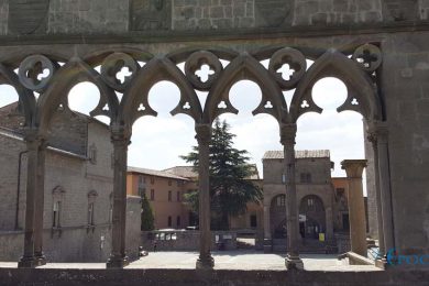 Loggia Papale Viterbo Duomo