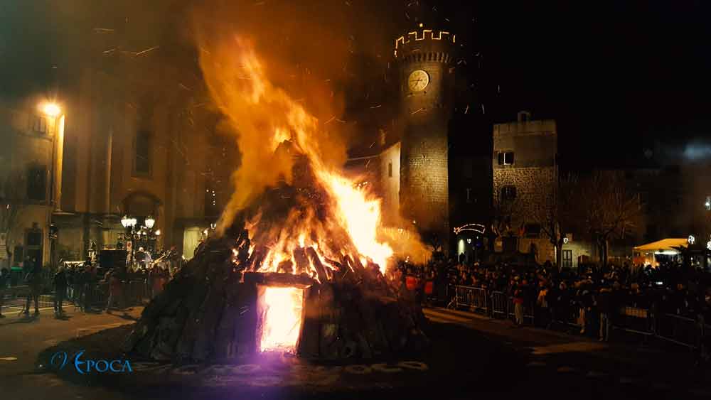 Il Sacro Fuoco di Sant’Antonio Abate di Bagnaia si accende e richiama la memoria antica di rituali e tradizioni legate alla natura
