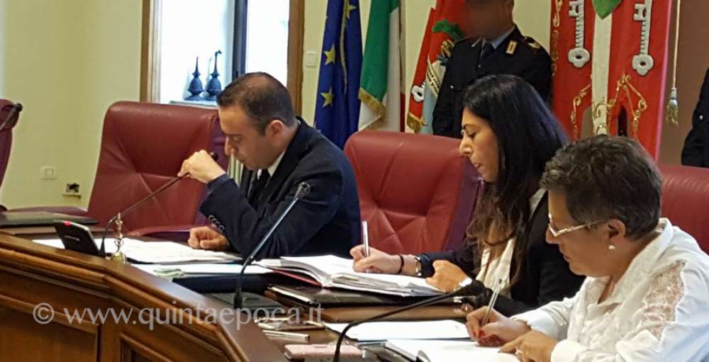 Primo consiglio provinciale: schermaglie sul bilancio. Nocchi fissa i punti della sua azione amministrativa.
