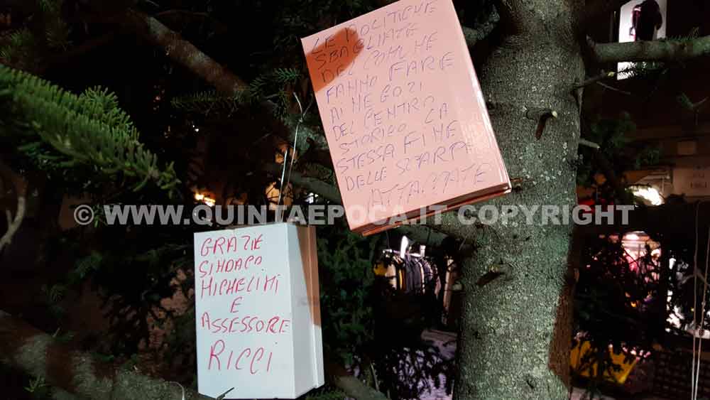 Spuntano “pensierini” per Michelini e Ricci sull’albero di Natale di via San Lorenzo
