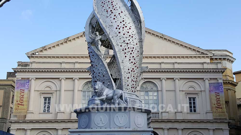 Completata Fiore del Cielo: stamattina è stata posizionata la statua della Santa.