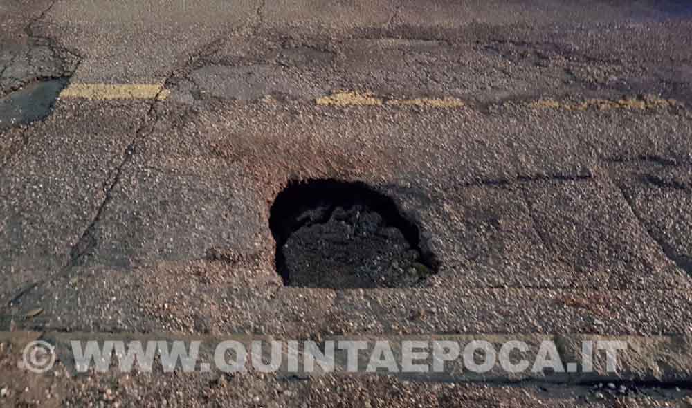 Si apre una cavità a via Monte Asolone: chiusa la strada a rischio sprofondamento.