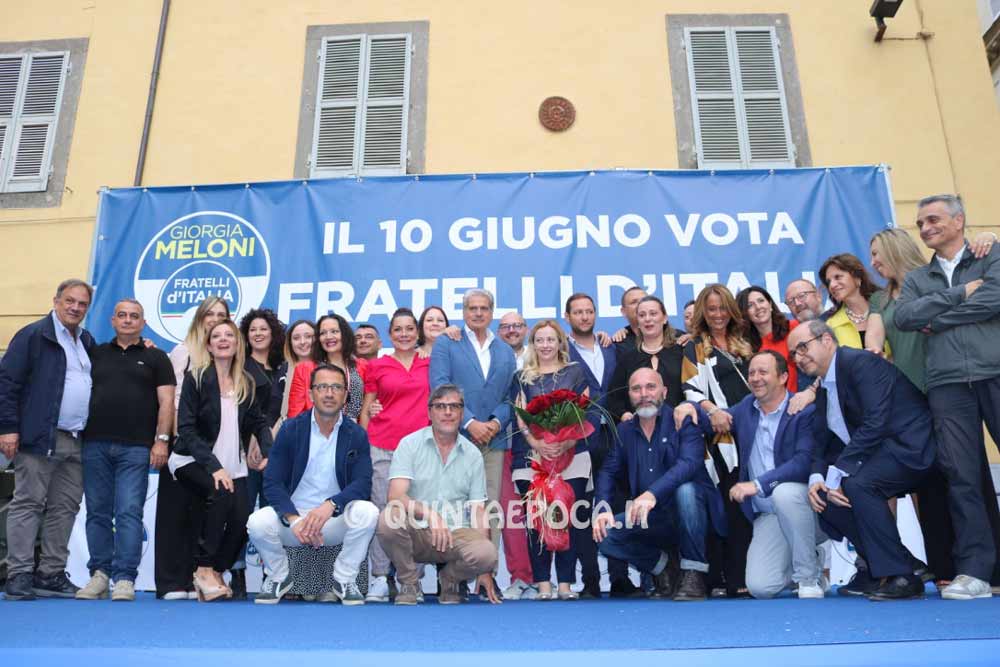 Giorgia Meloni a Viterbo: “Quando l’Italia è sotto attacco noi la difendiamo”.