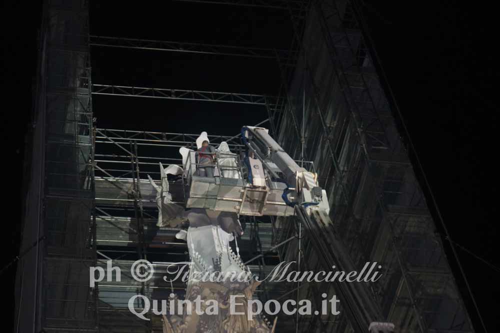 Arena: “Con Rosa Viterbo s’illuminerà d’immenso”. Benedetta e collocata la statua in cima a Gloria ieri sera.