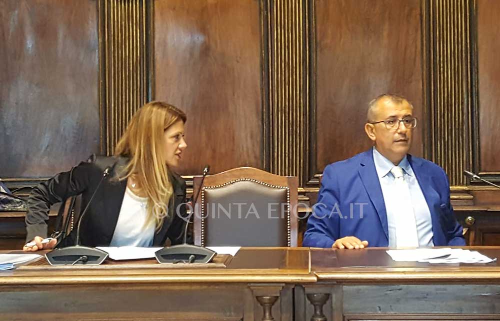 Approvato il regolamento del Provveditorato, mentre “Beethoven” contende la sala ai consiglieri.