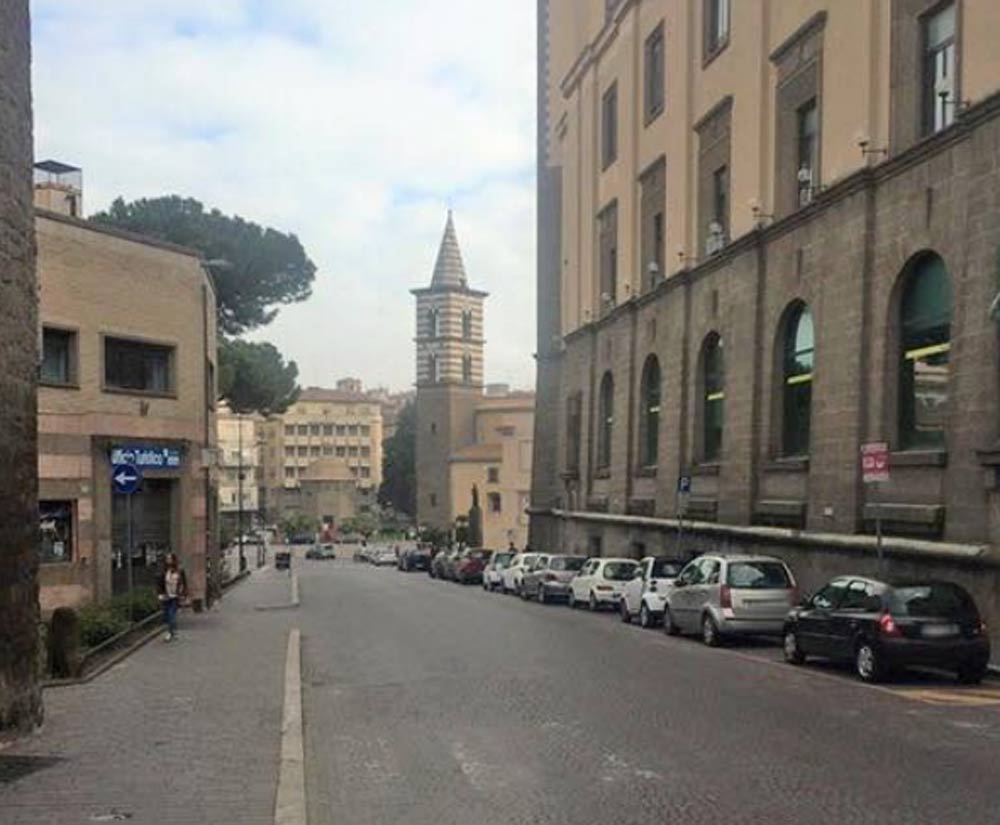 Impalcatura in via Ascenzi, Allegrini (FdI) chiede a Poste Italiane tempi e modalità dell’intervento.