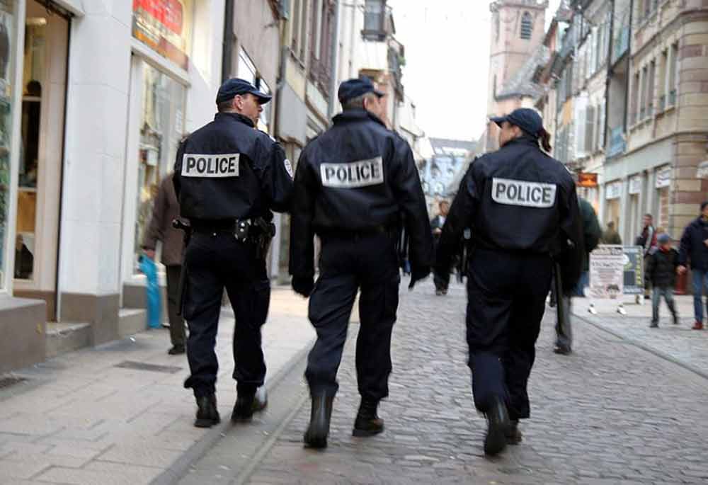 Lourdes, spara e si barrica in casa con ostaggi. Teste di cuoio in azione.