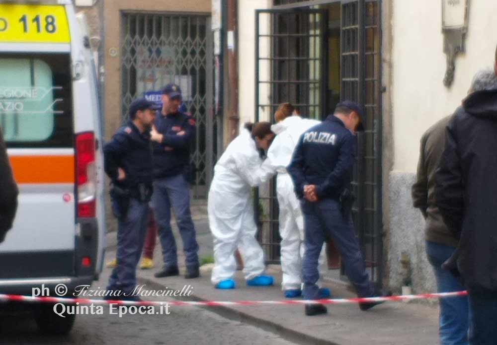 Omicidio Fedeli, il processo: “Un forte odore di sangue e l’impronta di una scarpa sulla testa”.