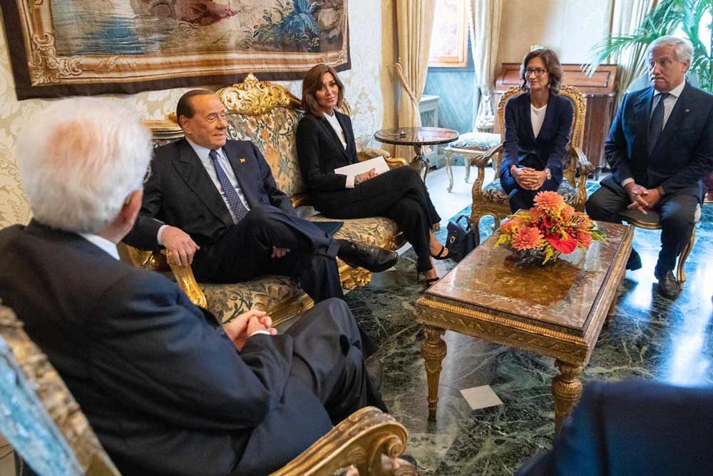 Berlusconi: “La Cina porterà 300 milioni di cinesi in Africa spostando migranti in Europa”.
