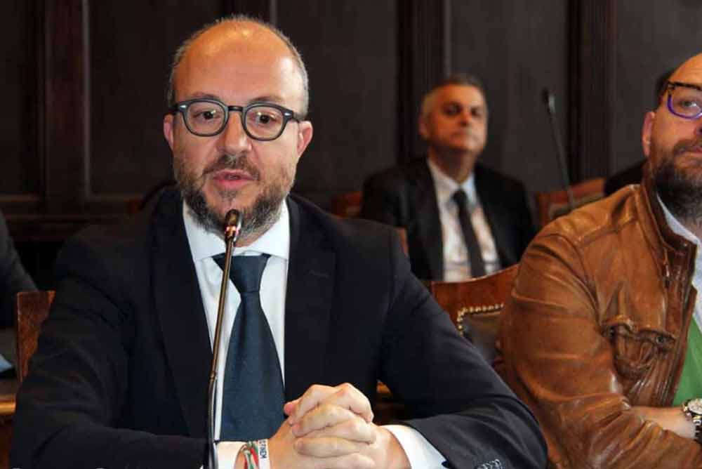 Reddito di cittadinanza, Rotelli (FdI): “Un esercito a disposizione degli enti pubblici pagato per non lavorare”.