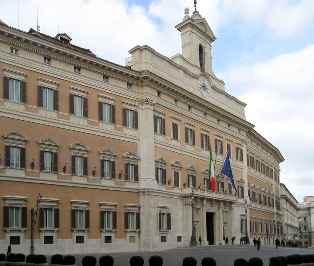 Governo al capolinea, Salvini stacca la spina e lancia la candidatura a premier.