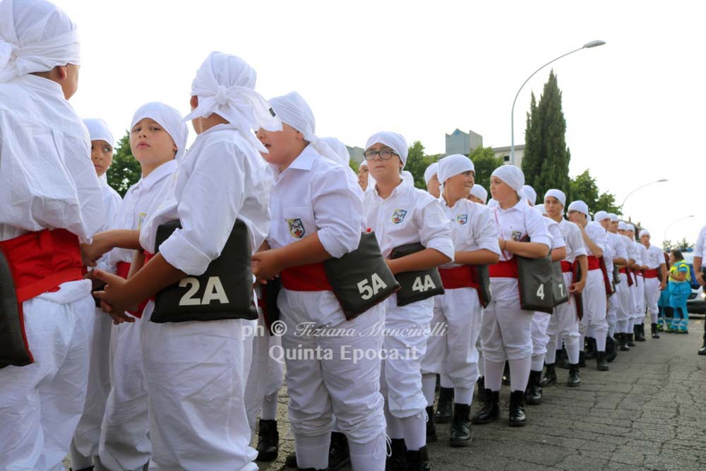 Santa Barbara, sfilano i mini facchini, Terzoli: “Siate fieri e orgogliosi di essere facchini”.