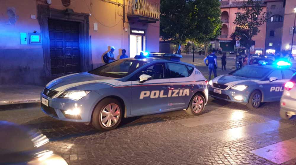 Violenta lite in via Cairoli, ferita una donna.
