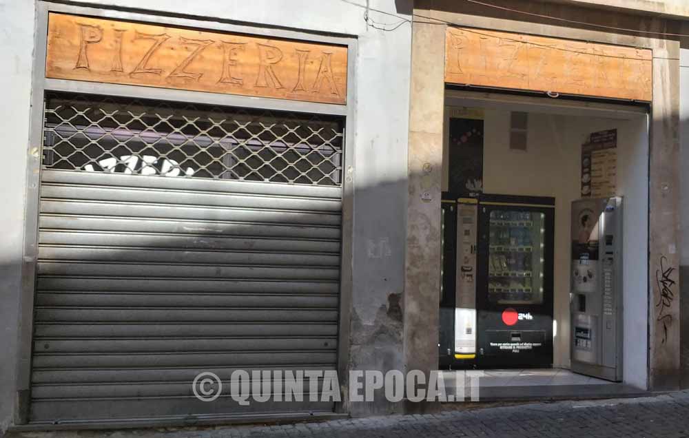 Centro storico: ora se ne va pure la storia. Chiusa pure la pizzeria di via Roma.