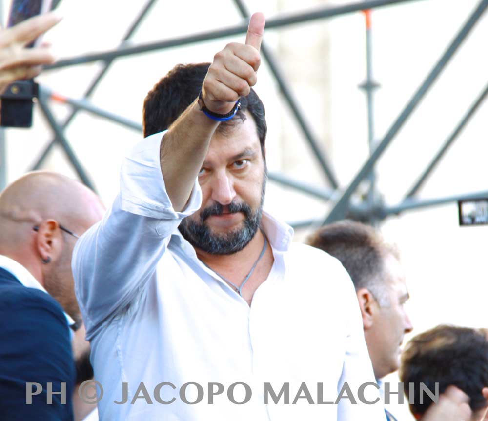 “Le Ong devono sbarcare nel loro Paese”. Il Tribunale dei Ministri scagiona Salvini.