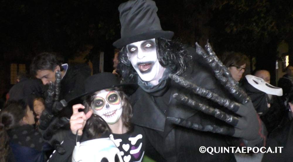 Tutti in maschera a divertirsi con la “Notte di Mezzo”: Halloween travolge la città.