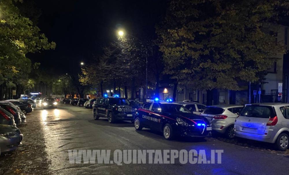 Conad: in fila e con la mascherina ruba al supermercato. I carabinieri lo bloccano.
