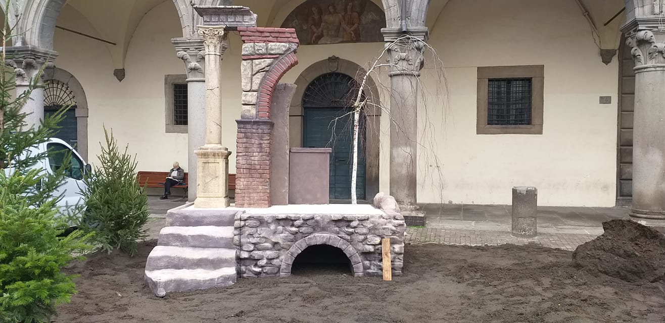 Arriva il bosco di Natale. Natività ispirata al presepe napoletano del ‘700.