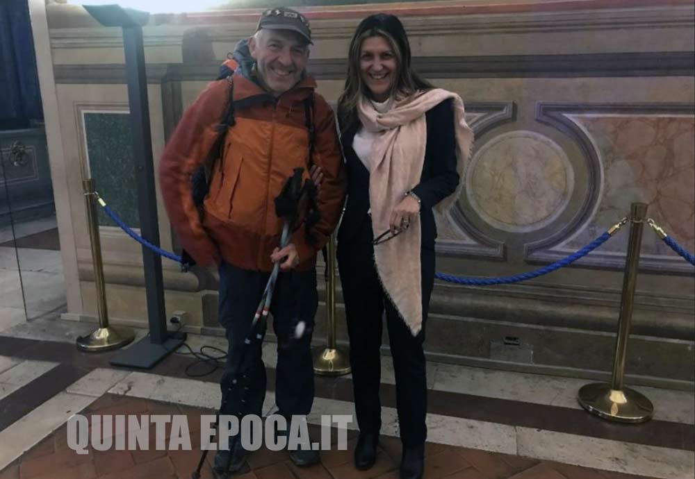 Via Francigena, da Canterbury a Roma: Franck Noel accolto a Palazzo dei Priori.
