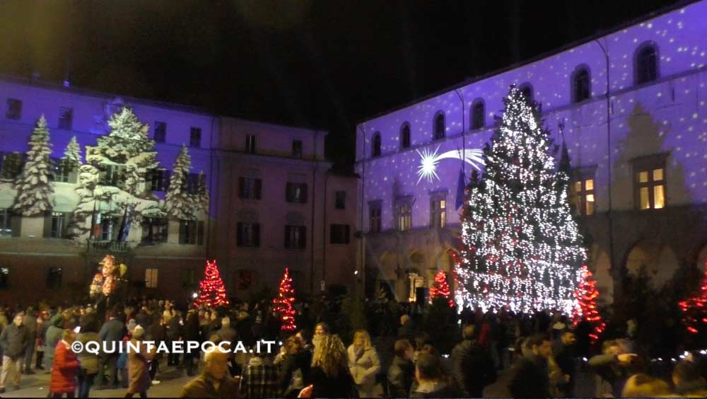 Coprifuoco alle 22 a Natale e a Capodanno. Vietati spostamenti tra Regioni.