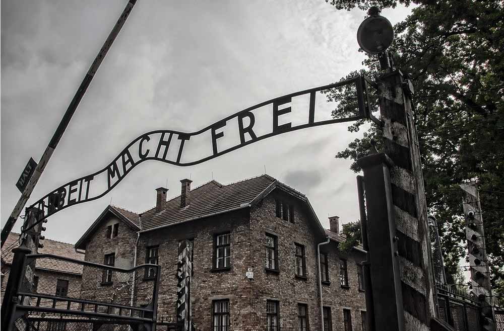 Shoah in commissione, Galati (Lega): “E le Foibe? I morti non sono di serie A e B”.