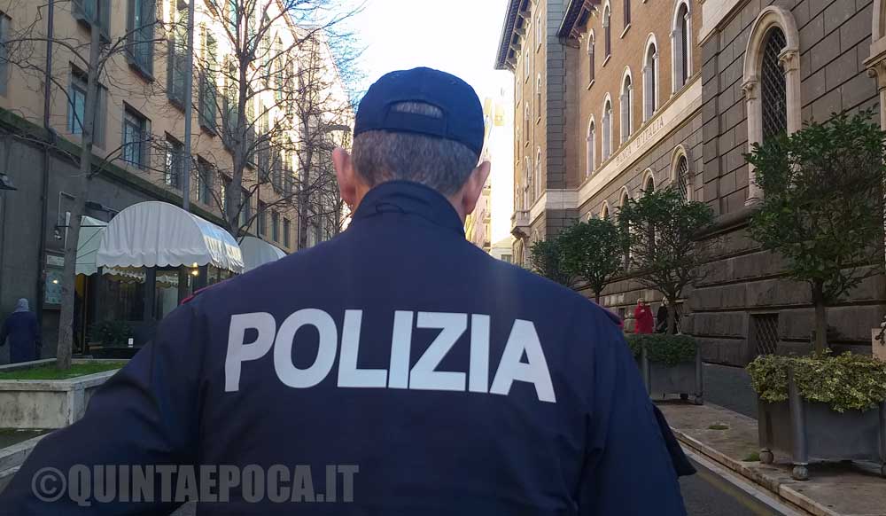 Controlli della polizia: ritirate armi a detentori non più in regola.