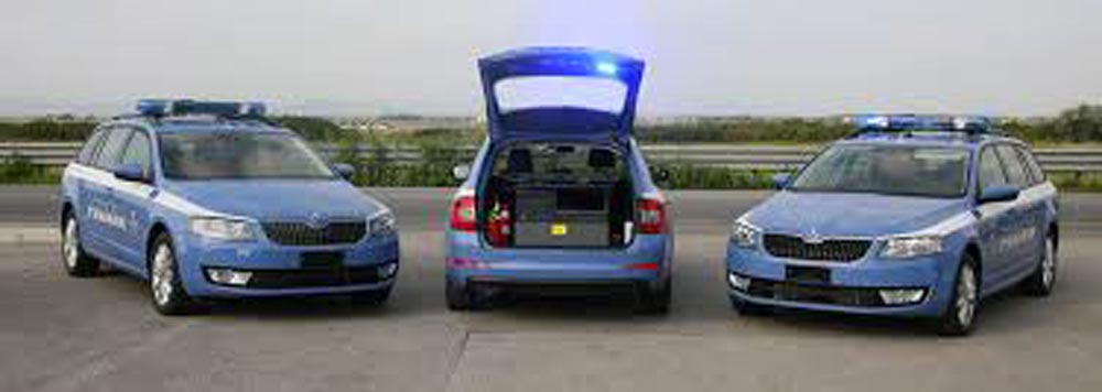Nuova auto di servizio alla polizia con accessori per migliorare i controlli.