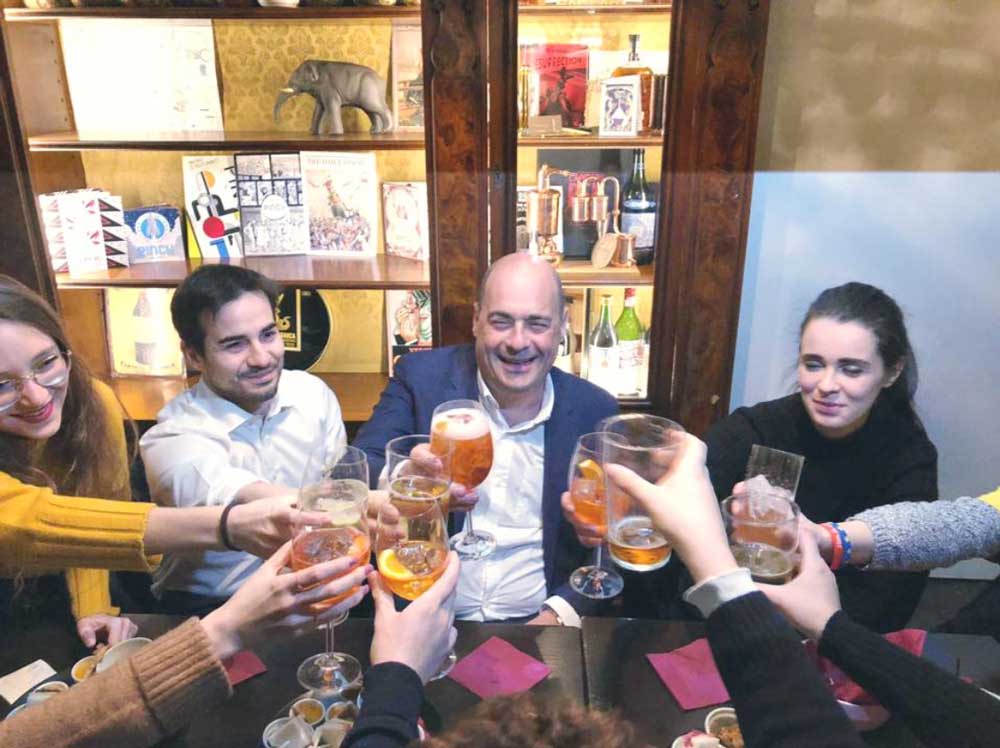 Coronavirus: ricostruzione incontri Zingaretti. L’aperitivo milanese anti panico.