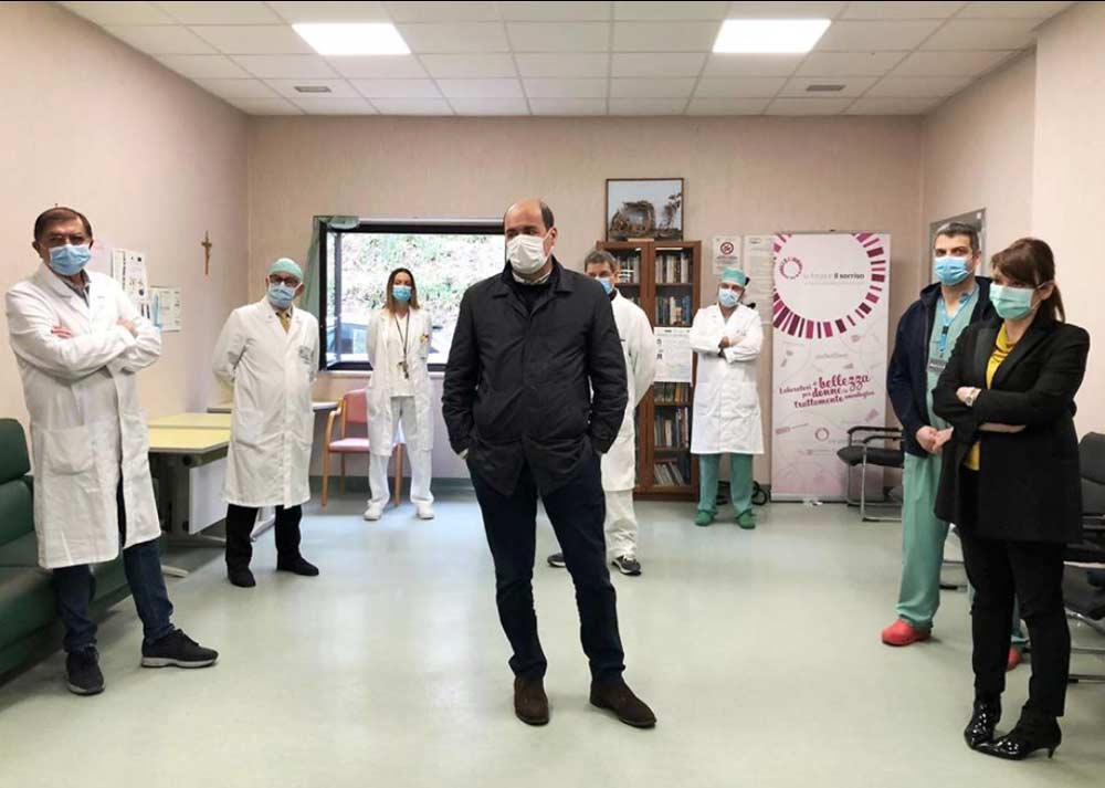 Zingaretti in visita al reparto Covid19 di Belcolle.