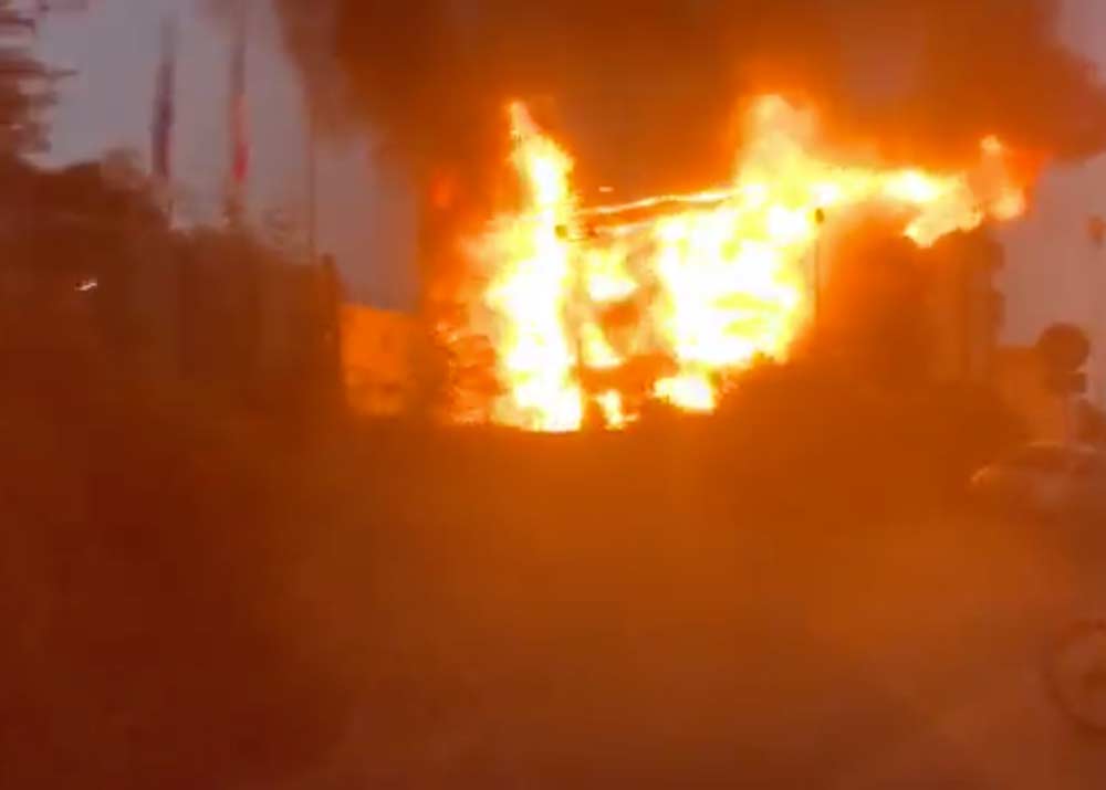 Montalto di Castro: un enorme incendio divora l’hotel Margherita.