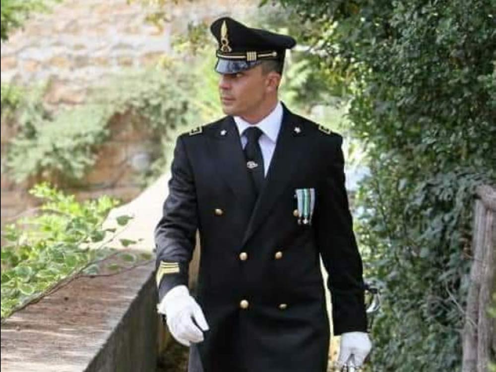 Frontale Tuscanese auto-moto: muore militare davanti agli occhi della moglie.