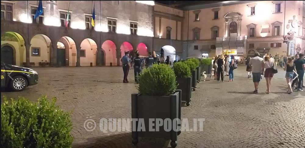 Piazza del Plebiscito: parte la petizione contro le fioriere della sindaca.
