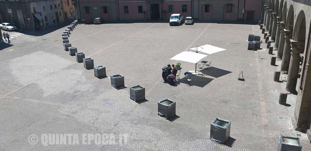 Stop parcheggio selvaggio: arrivano le fioriere a Piazza del Plebiscito.