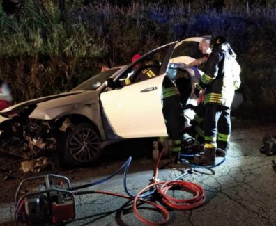 pompieri-incidente-auto