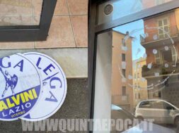 sede-lega-vandali-adesivi