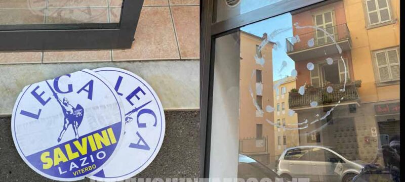 sede-lega-vandali-adesivi