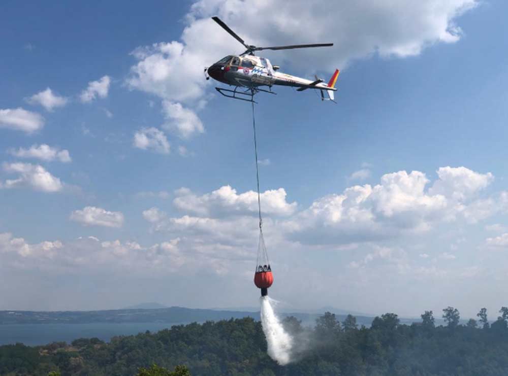 100 incendi oggi nel Lazio, 1.750 interventi rispetto ai 400 del 2021.