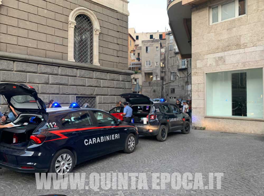 Controlli dei carabinieri: «Droga ritrovata nei pressi di piazza della Repubblica».