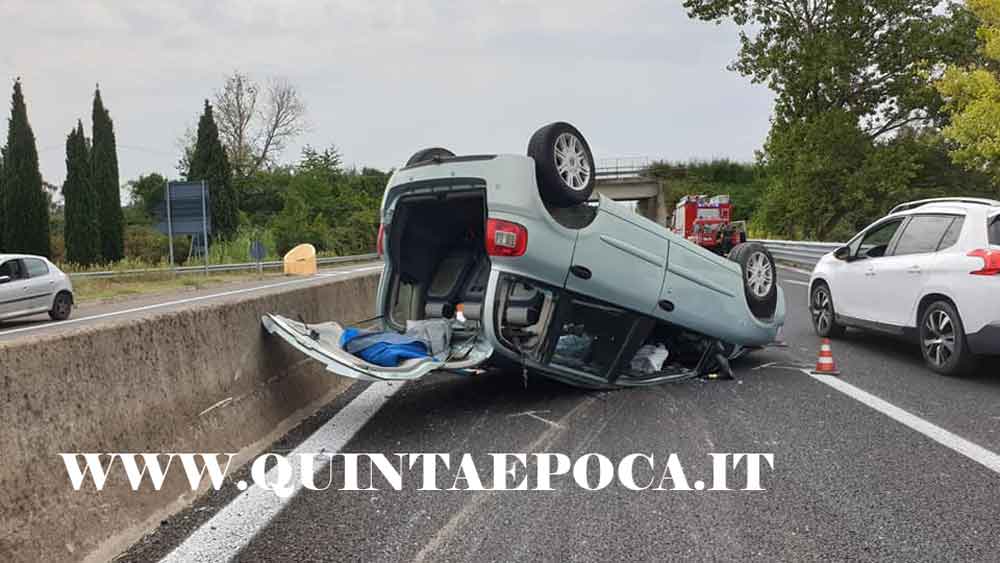 Auto cappotta sulla Superstrada: ferito il conducente.