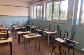 scuola-vitorchiano-classe-banchi