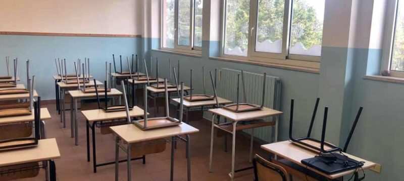 scuola-vitorchiano-classe-banchi