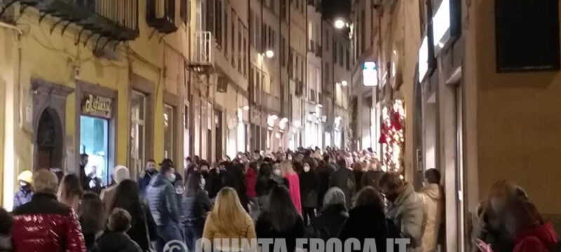 corso-italia-folla-movida