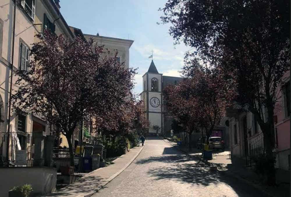 San Martino, tre uomini tentano di introdursi in un’abitazione.