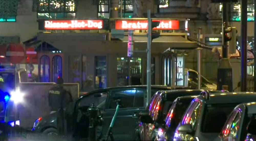 Terrore a Vienna: attacchi simultanei, morti e feriti. Forse anche ostaggi.