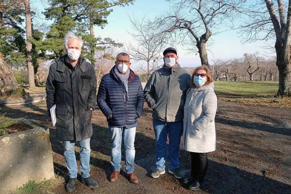 L'assessore Contardo alla consegna dei lavori al parco di via del Colle a San Martino.