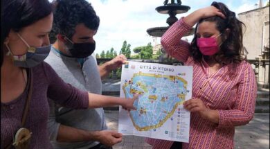Presentazione della mappa turistica del centro storico di Viterbo per bambini realizzata da Ecococcole.