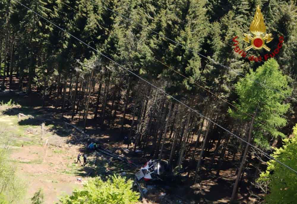 Tragedia funivia Mottarone: cede cavo, cade cabina. 13 morti. 2 bambini gravi.
