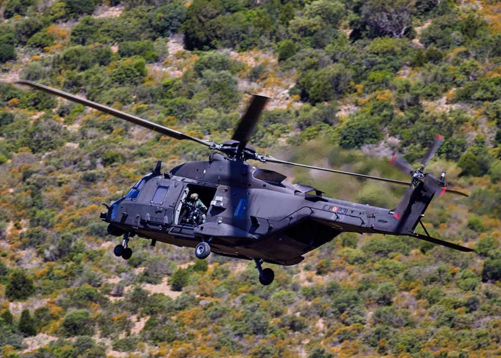 Arrivo di un elicottero UH-90