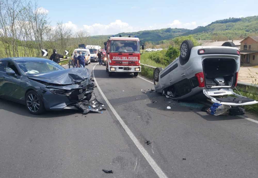 Acquapendente, frontale tra due auto: elisoccorso per un bambino e una donna.